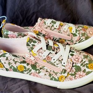 Floral print sneaker